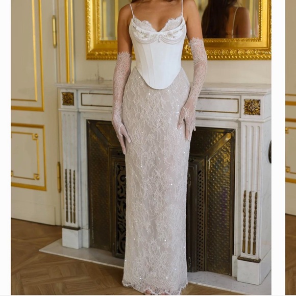 Rosie Etienne Dresses & Skirts - Elegant Strapless Lace Evening Dress in Ivory